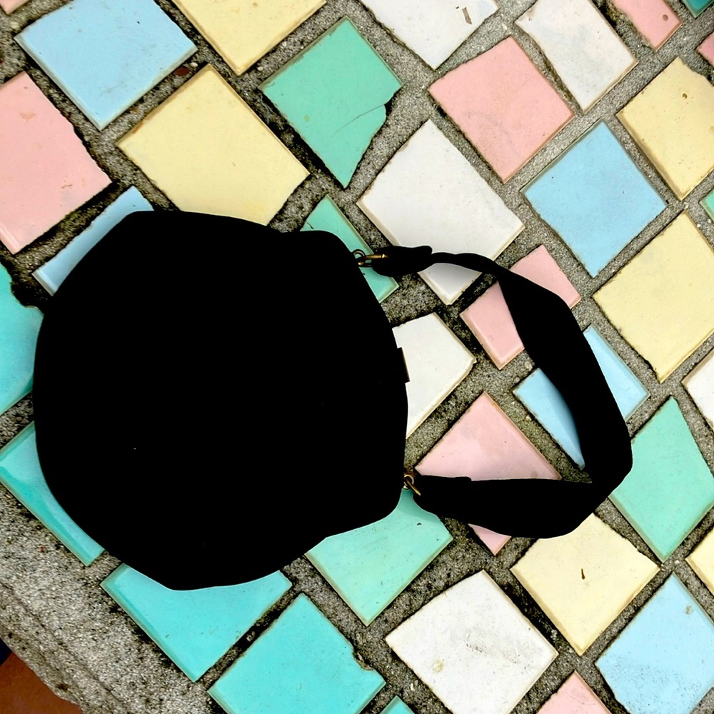 Cocktail vintage 1940 purse in black stain with clasp and small handle